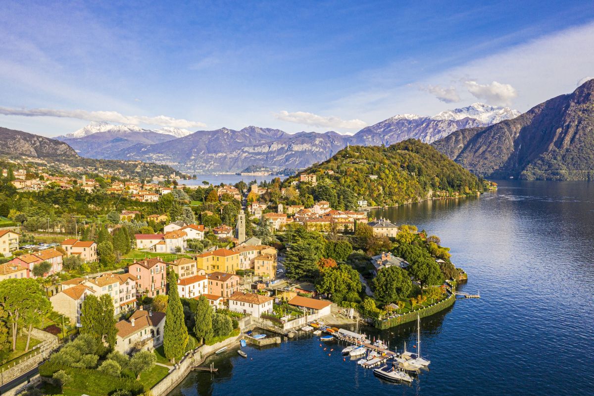 Włoskie jezioro Lago di Como w Lombardii