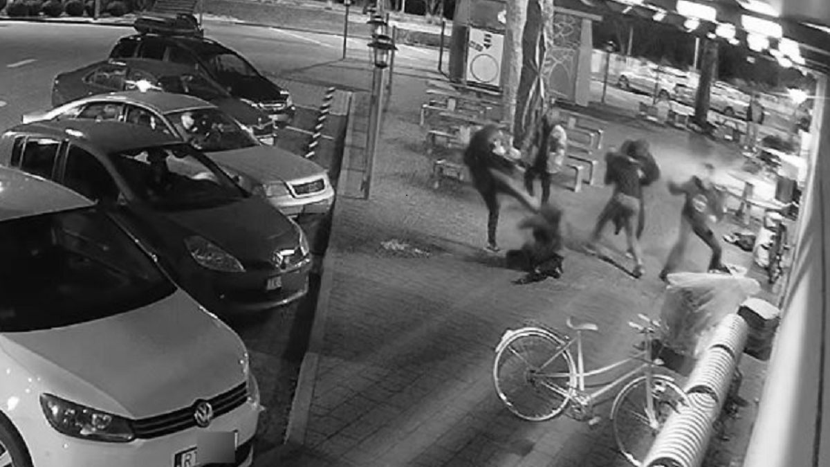 Pobili ich przed restauracją w Tarnobrzegu. Powód szokuje. 