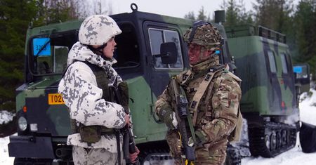 Rosja przerzuci wojska pod granicę NATO. Finlandia ostrzega
