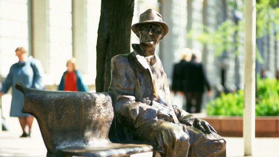 Julian Tuwim na ul. Piotrkowskiej w Łodzi