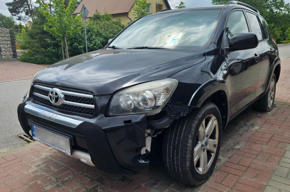 Skarbówka wyprzedaje auta. Wśród nich kultowa toyota za 8 tys. zł