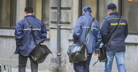 Burza o ofertę Poczty Polskiej. Spółka odpowiada