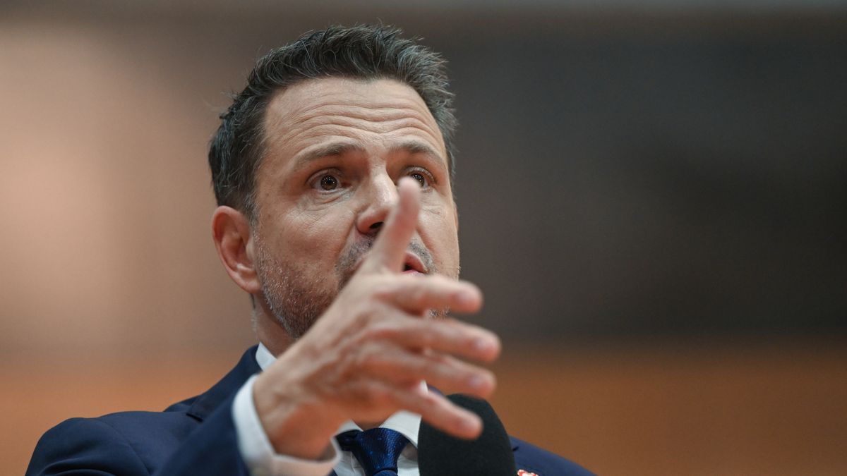 KRAKOW, POLAND - NOVEMBER 16:
Mayor of Warsaw Rafal Trzaskowski during a meeting with voters at Nowa Huta's Hala Com-Com Zone, on November 16, 2024, in Nowa Huta, Krakow, Poland.
On November 22, a primary election will be held to select the Civic Coalition's presidential candidate; the results will be announced the following day. (Photo by Artur Widak/NurPhoto via Getty Images)