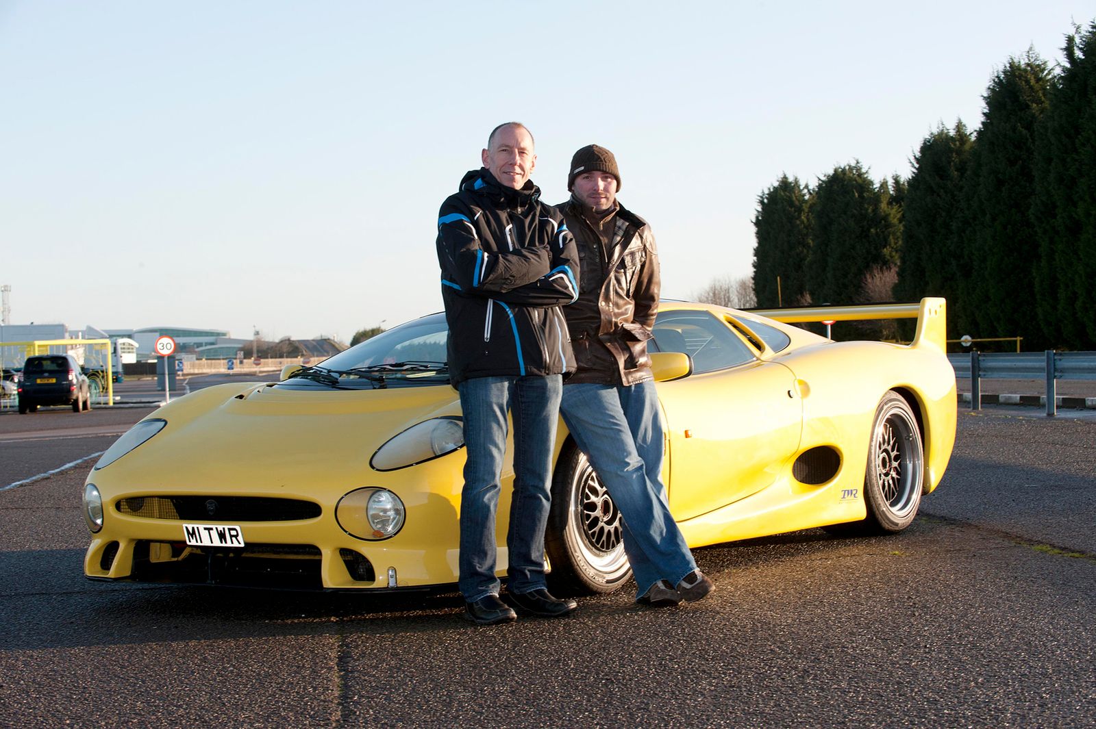 Legenda lat 90.: Jaguar XJ220 [galeria zdjęć] 15