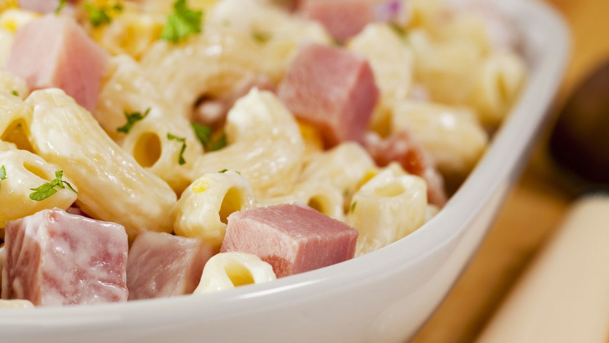 Sałatka obiboka jest nowym hitem w mojej rodzinie. Wszyscy żartują, że nazwa w pełni zasłużona