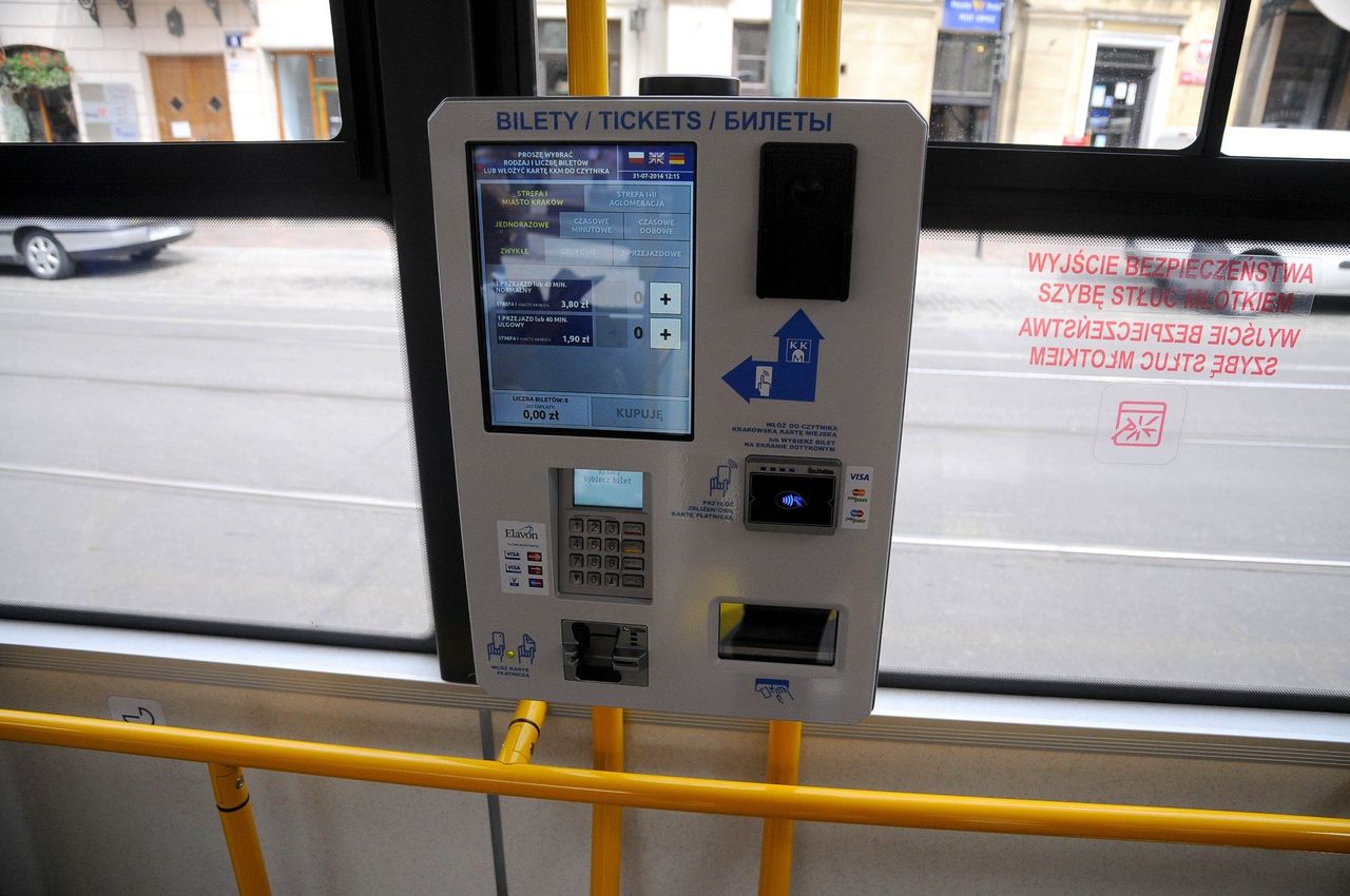 Kraków: W autobusie i tramwaju biletu okresowego już nie kupisz