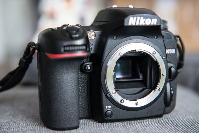 Nikon D7500 odstający przycisk Fn1