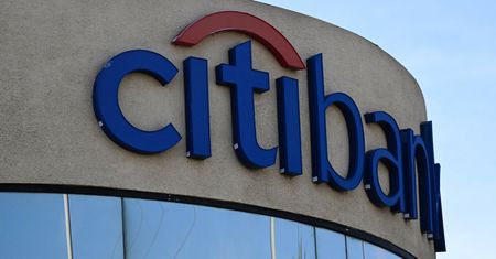 Duży bank zwalnia w Chinach. Redukcja 3,5 tys. stanowisk