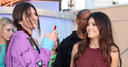 Najmłodsze Kardashianki rzuciły szkołę dla "kariery"!
