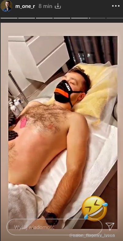 Trener Igi Świątek wydepilował klatkę piersiową i plecy