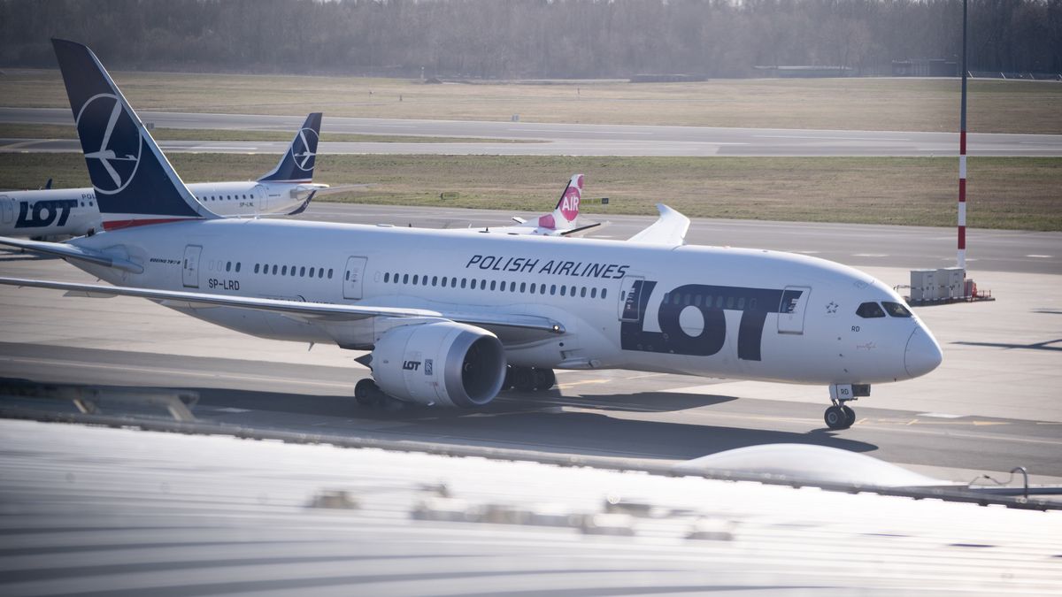 LOT wyprzedził rząd i podał, że wznawia kilka połączeń krajowych od 1 czerwca.