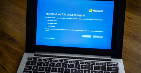 Windows 7 bez wsparcia od roku, a ciągle żyje – w co piątym komputerze z "okienkami"