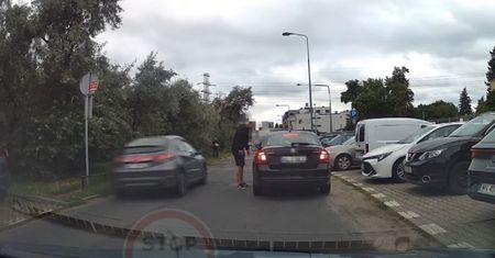 Ochlapał go pewien kierowca. Szok, jak na to zareagował