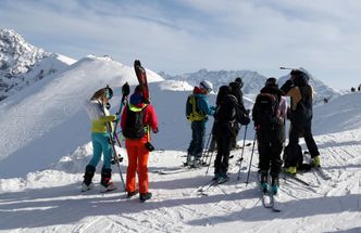 Polacy, zaciskając pasa, oszczędzają na wyjazdach. Tak traci branża turystyczna