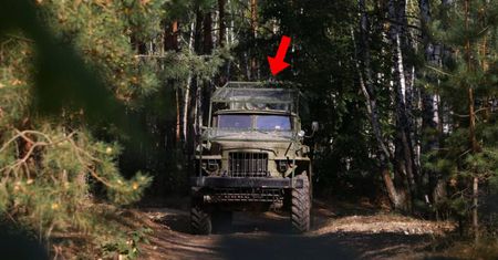 Niedawno dotarli na granicę z Ukrainą. Już majstrują przy wozach