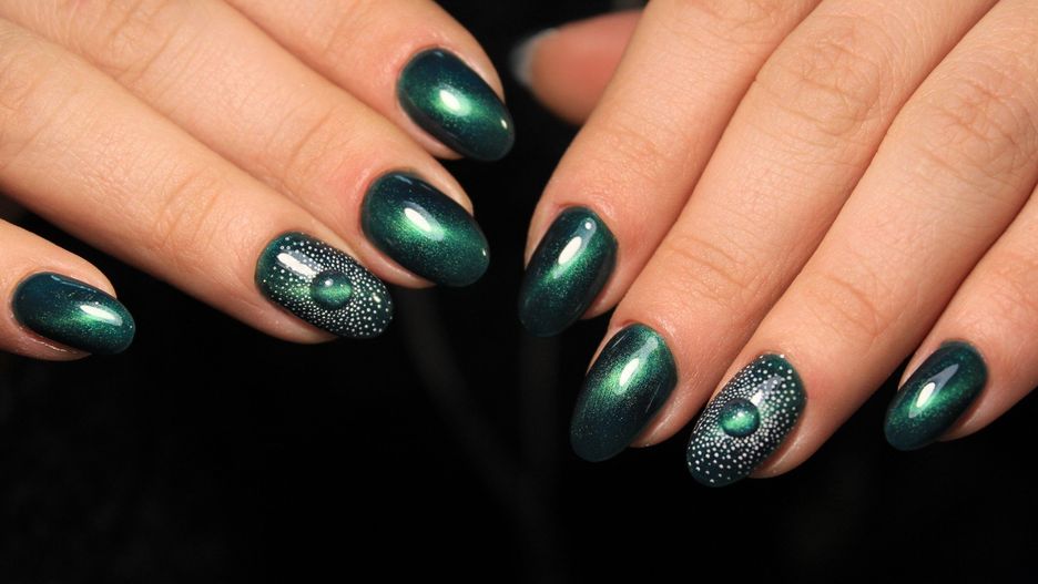 Closeup photo of a beautiful female hands with elegant manicure