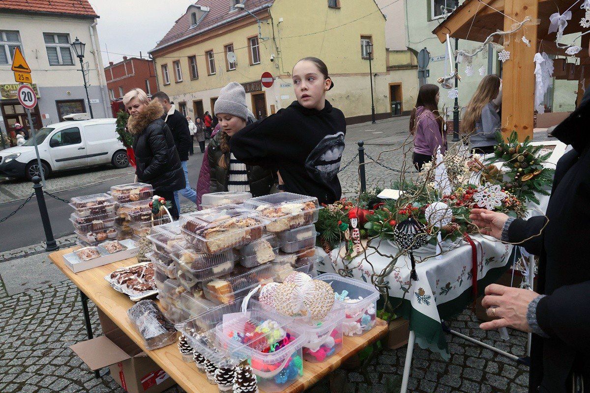 Jarmark Mikołajkowy w Prochowicach, animacje dla najmłodszych, pyszne potrawy, świąteczna atmosfera