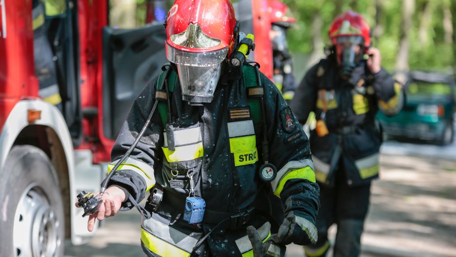 Mazowieckie. Na miejscu pracuje 11 zastępów straży pożarnej