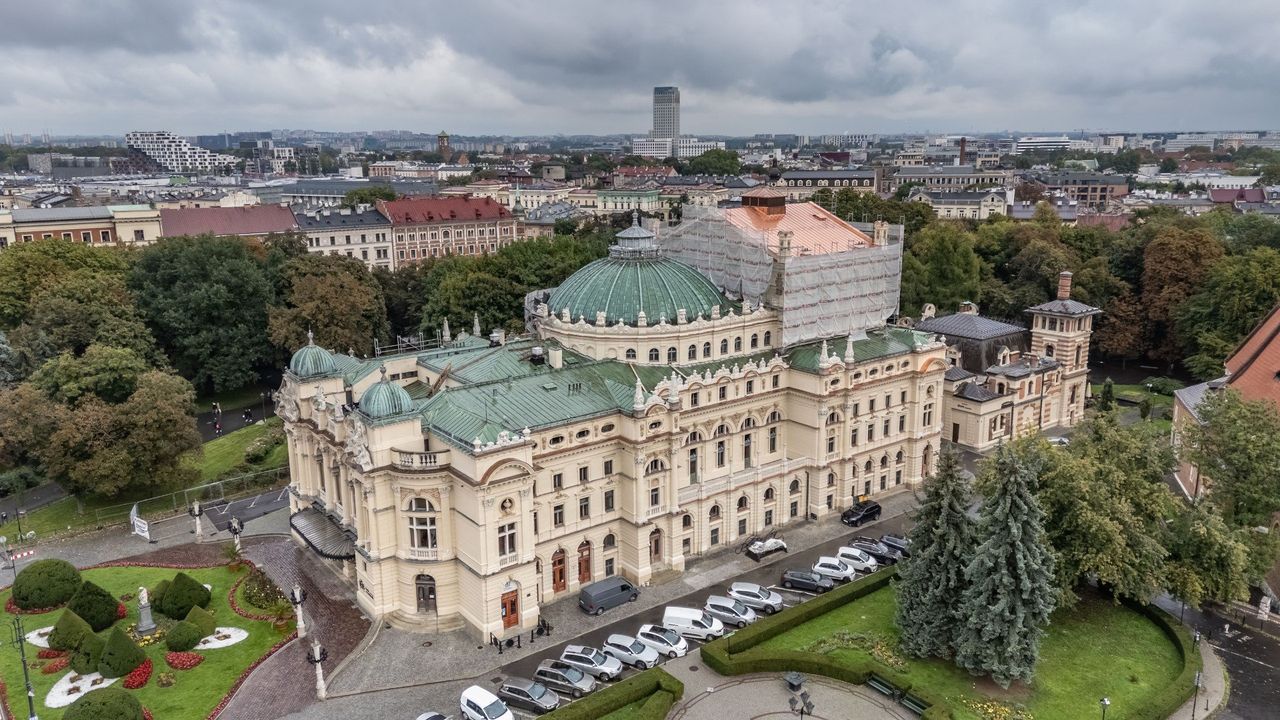 Kraków: Z dachu Teatru Słowackiego zniknął charakterystyczny element