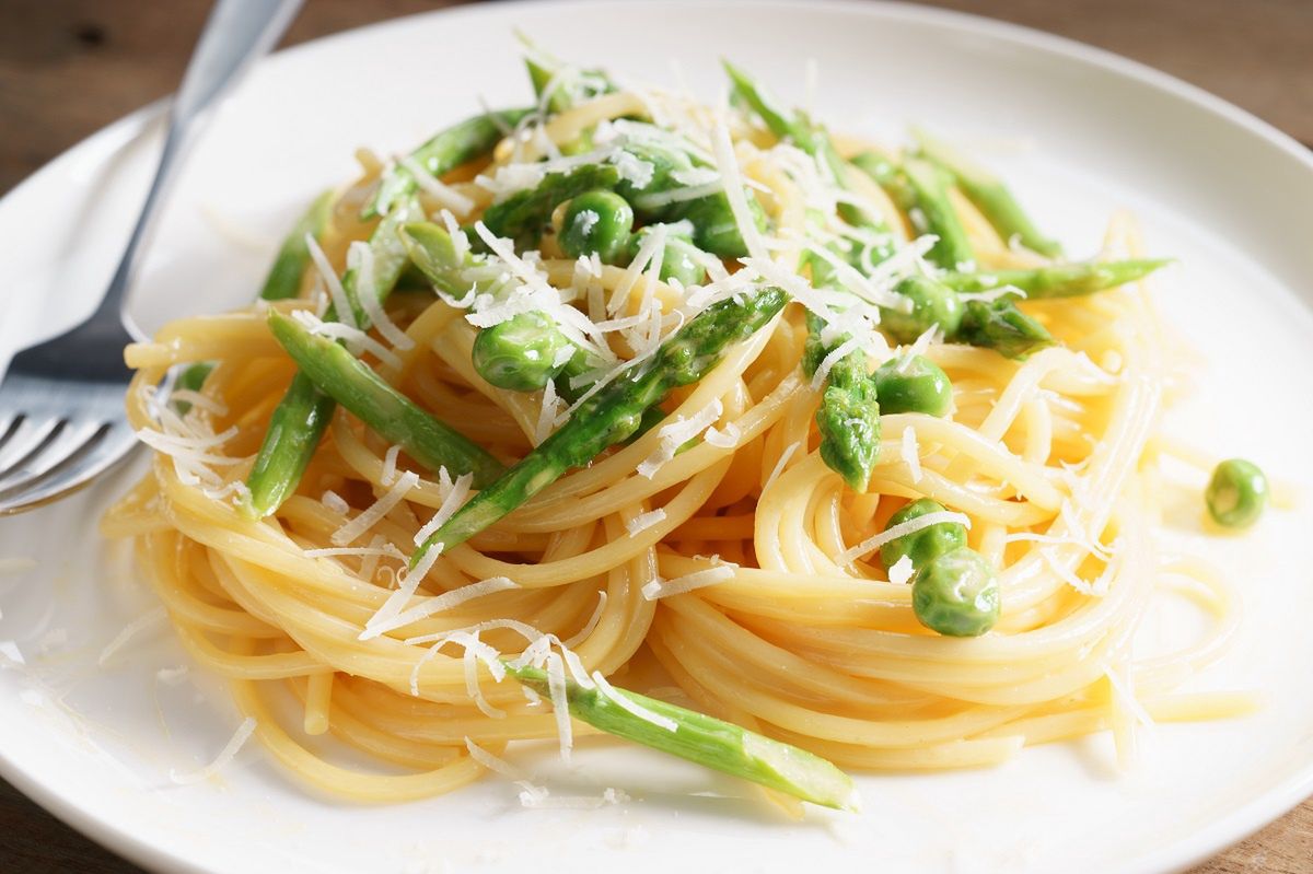 Elevate your pasta game with asparagus carbonara