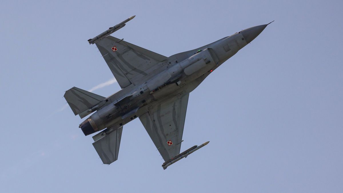 100-lecie Szko?y Orl?t w D?blinie
14.06.2025. Deblin. Lotnicza Akademia Wojskowa ?Szkola Orlat? ? swietuje jubileusz 100-lecia istnienia. Fot: Mateusz Kotowicz/Reporter n/z. General Dynamics F-16 Fighting Falcon
Mateusz Kotowicz/REPORTER