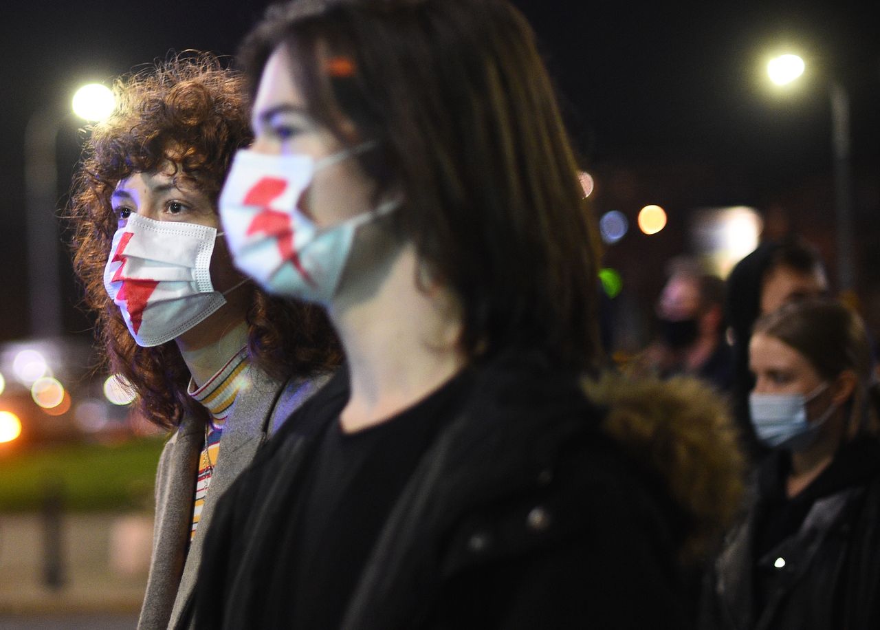 Strajk kobiet. Historycy sztuki o manipulowaniu znaczeniem symbolu błyskawicy