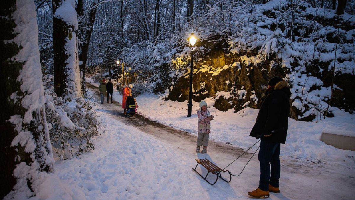 Snow Hits Poland
People are enjoying the first significant snowfall of the season at Bednarski Park in Krakow, Poland on November 23, 2025. Winter weather with heavy snow and low temperatures has gripped the south and southeast of the country. (Photo by Beata Zawrzel/NurPhoto via Getty Images)
NurPhoto
snowfall, european, polish, evening, fall