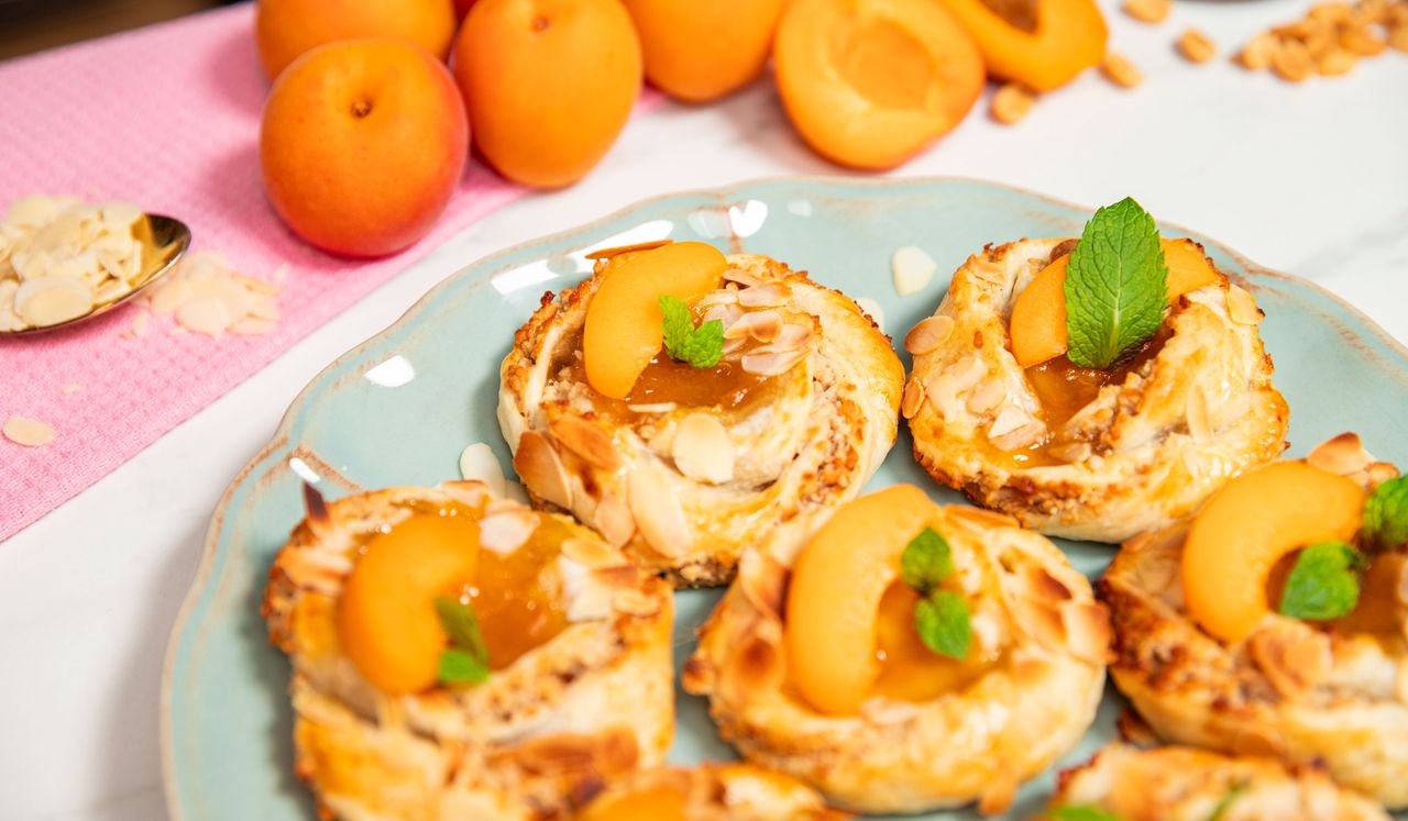 Delight in minutes: Apricot and peanut puff pastry rolls recipe