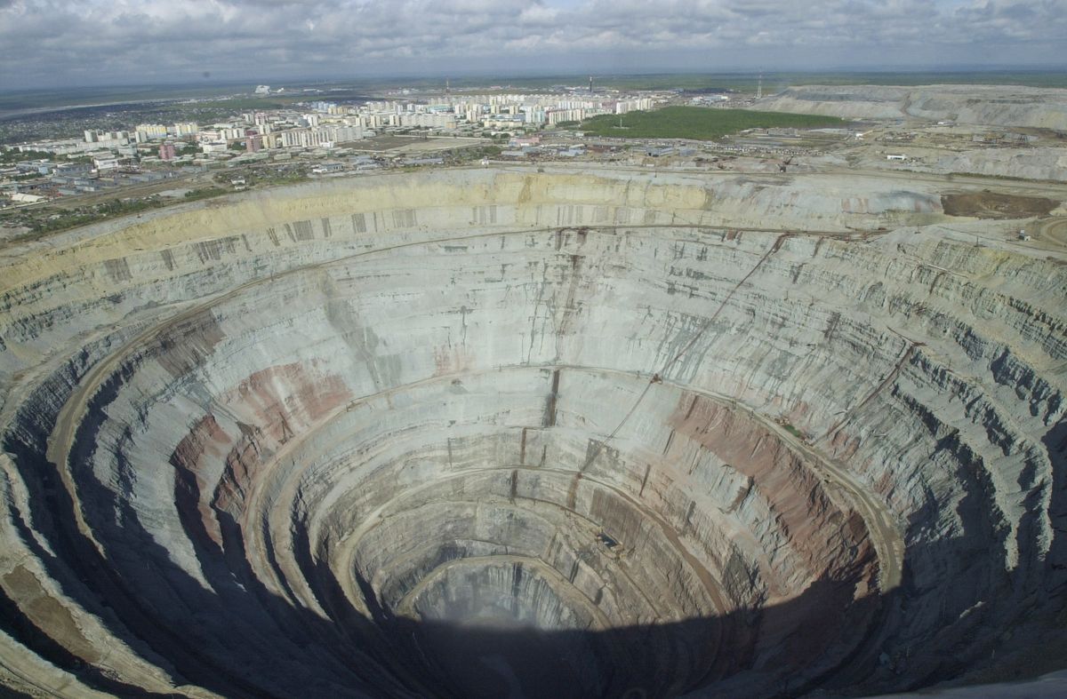 Rosja wydobywa diamenty w kopalniach na Syberii
