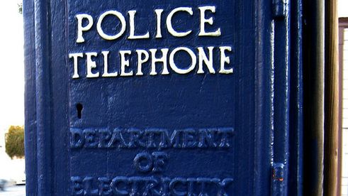 Fałszywi policjanci kradną telefony 1