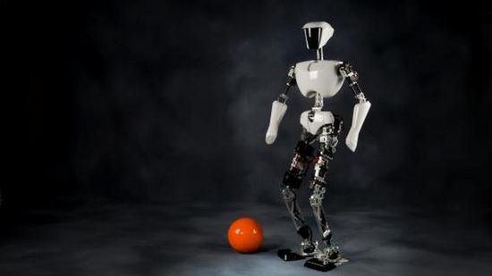 Idiotyczny taniec szerzy się niczym zaraza. Tym razem dopadł roboty! 1