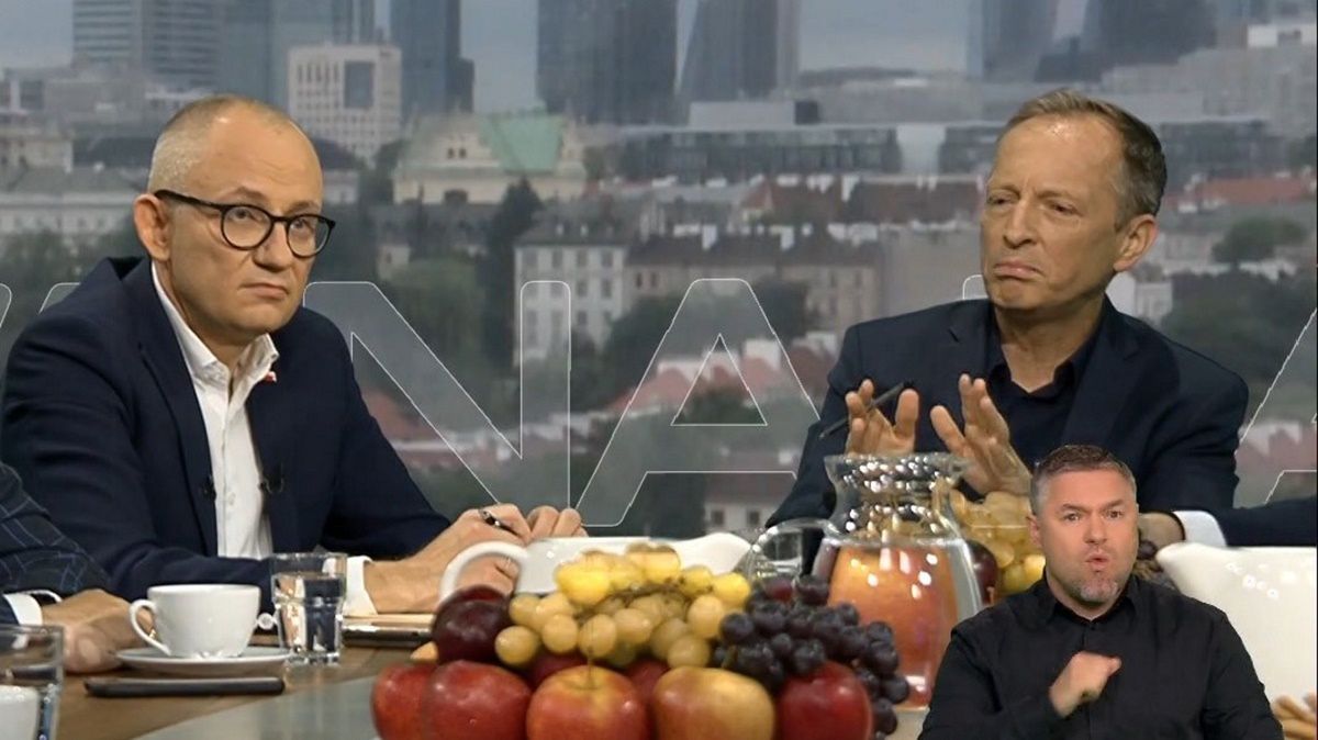 Błażej Poboży (po lewej) został ośmieszony w TVN24 przez Konrada Piaseckiego (po prawej)
