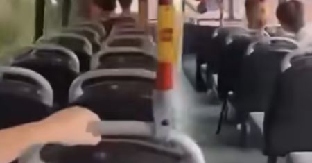 "Umrzemy!" Dramatyczne nagranie z autobusu w Wielkiej Brytanii