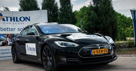 Tesla S z napędem na cztery koła zadebiutuje już w przyszłym roku!