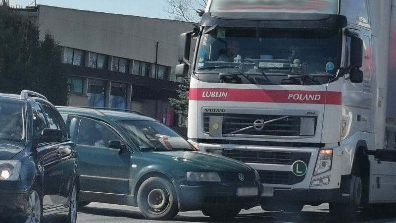 Zderzenie volkswagena z ciężarówką na DK19 w Niemcach