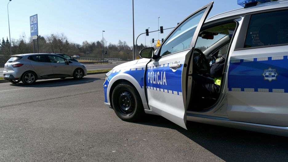 Warszawa. 39-latek wybijał szyby i włamywał się do aut. Został aresztowany / foto ilustracyjne wyk. 2020-04-02