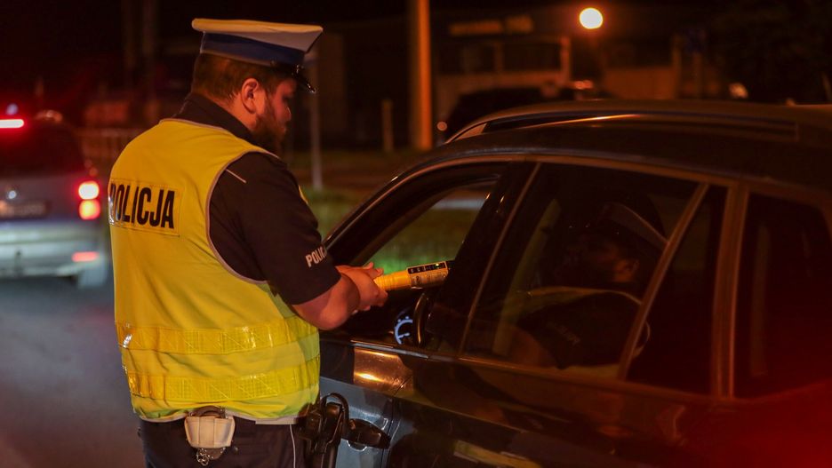 Reporter archiwum 2024 04
11.04.2024 Zielona Gora kontrola policji drogowki trzezwosci kierowcow N/z Policjant policja drogowka drogowki drogowke kontrola kierowcy trzezwosc trzezwosci alkomat 
fot. Piotr Jedzura/REPORTER
Piotr Jedzura/REPORTER