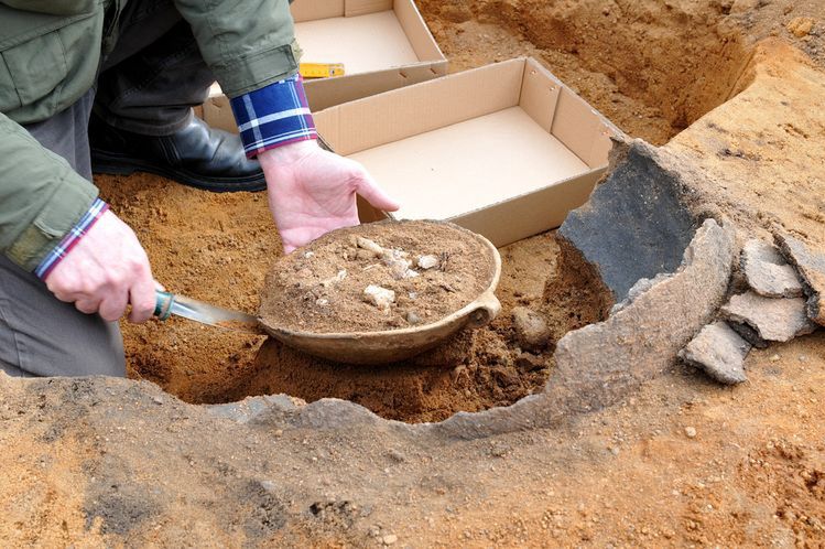 Pochówek sprzed 2 tys. lat odkryty na placu budowy w Kozielcu 