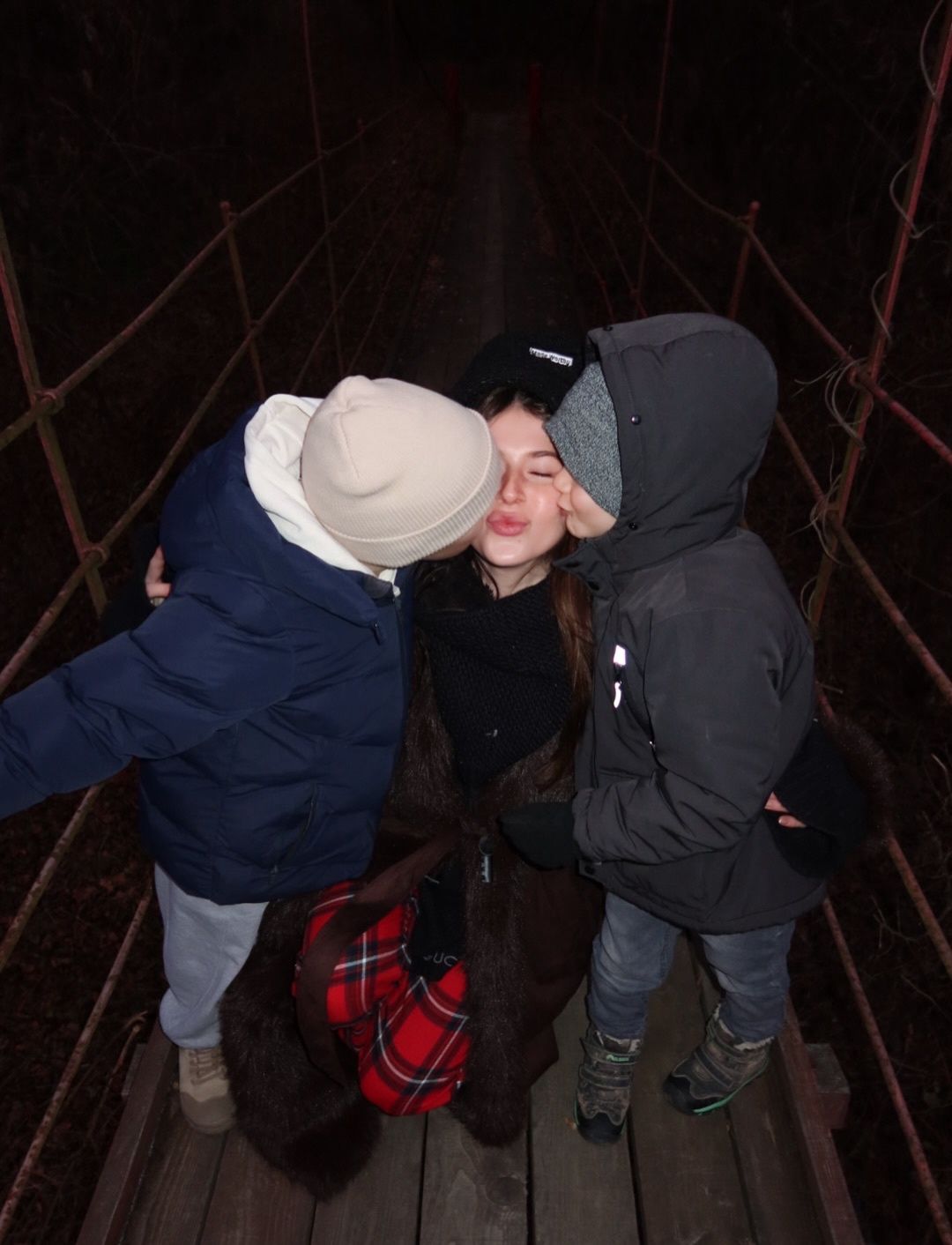 Roksana Węgiel z braćmi