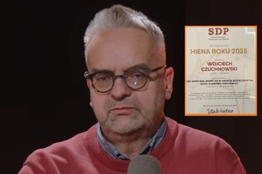 Wojciech Czuchnowski i dyplom z Hieną Roku