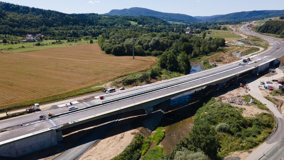Zaawansowane prace na budowie drogi ekspresowej S19 na odcinkach Krosno - Miejsce Piastowe oraz Miejsce Piastowe Dukla