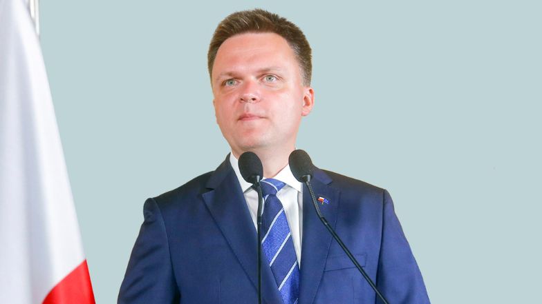 Szymon Hołownia tłumaczy się z powrotu barierek przed Sejm