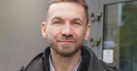 Przemysław Kossakowski kiedyś był na ustach wszystkich. Porzucił telewizję dla "normalnej" pracy