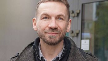 Przemysław Kossakowski kiedyś był na ustach wszystkich. Porzucił telewizję dla "normalnej" pracy