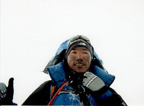 Człowiek, który mieszka na dachu świata. Kami Rita Sherpa po raz 31. zdobywa Everest i przechodzi do historii