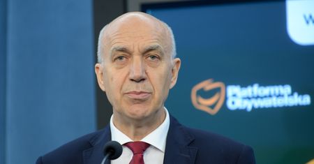 Zawirowania w KO. Senator zagłosował wbrew dyscyplinie partyjnej. Teraz się tłumaczy