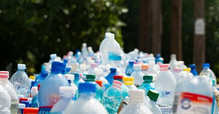 Na podatek od plastiku pójdą miliardy. "To mieszkańcy ponoszą jego koszt"