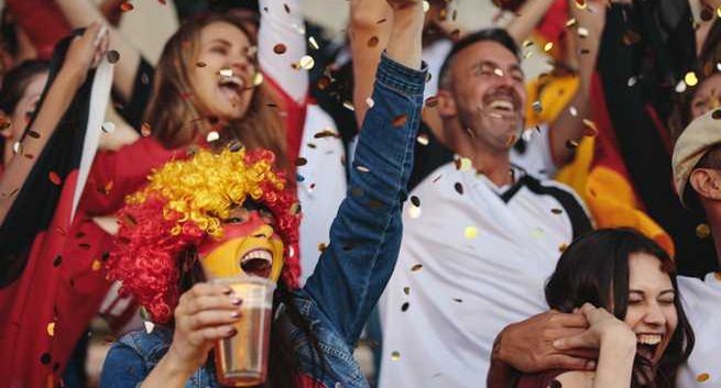 Ile ekranów potrzeba, żeby obejrzeć mecz piłkarski? Meta przedstawia dane, jak przeżywamy największe imprezy sportowe