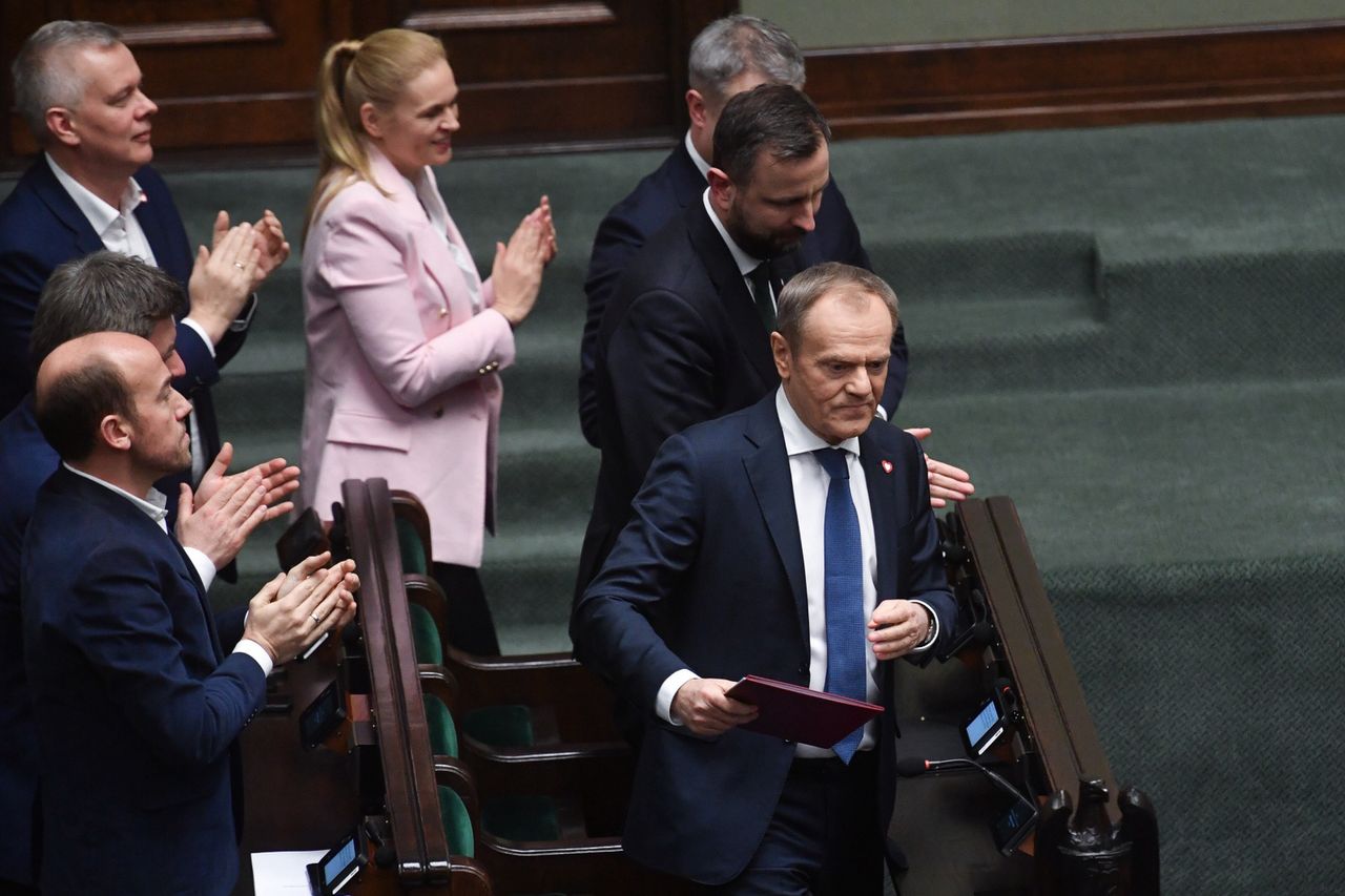 Sondaż. Polacy ocenili pierwszy miesiąc rządów Tuska