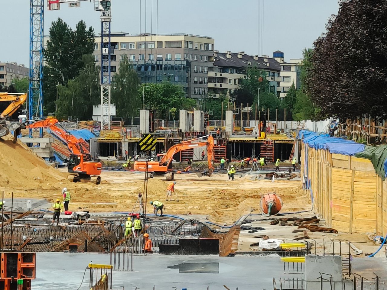 Zdjęcia na zoomie cyfrowym x5, x10 i x20. Użyteczność dwóch ostatnich krotności poza telefonem jest wątpliwa